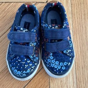 Tommy Hilfiger Size 6 Toddler Shoes